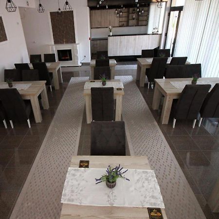 Aparthotel "Queen Zina" Vlasic Esterno foto