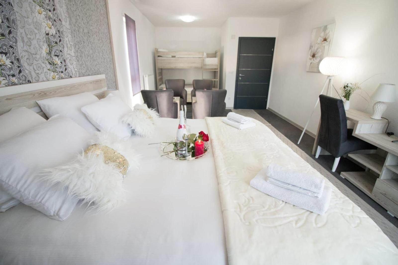 Aparthotel "Queen Zina" Vlasic Esterno foto