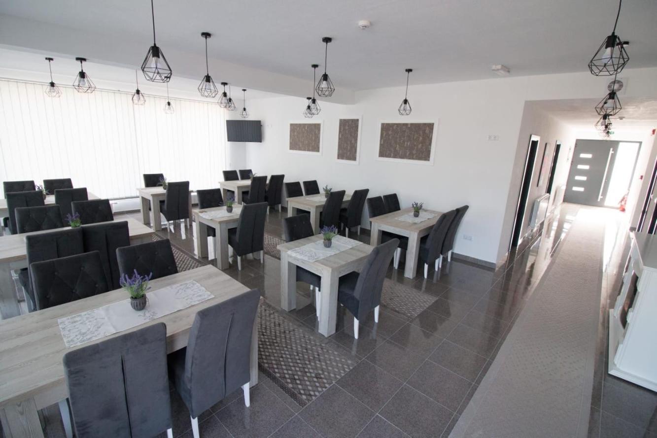 Aparthotel "Queen Zina" Vlasic Esterno foto