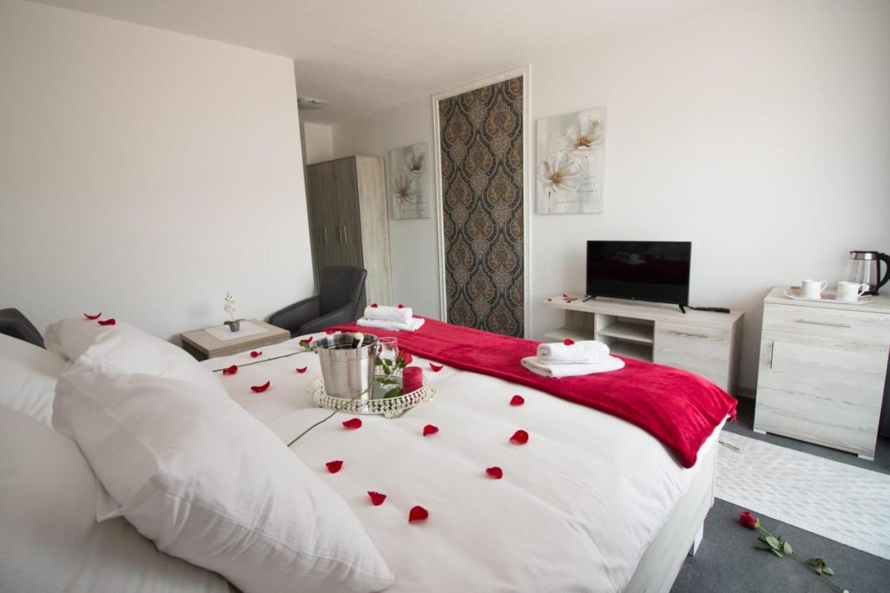Aparthotel "Queen Zina" Vlasic Esterno foto